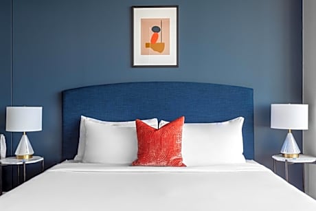 Classic King, Corner Views