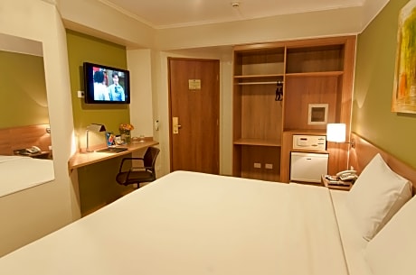 Summit Hotel Monaco