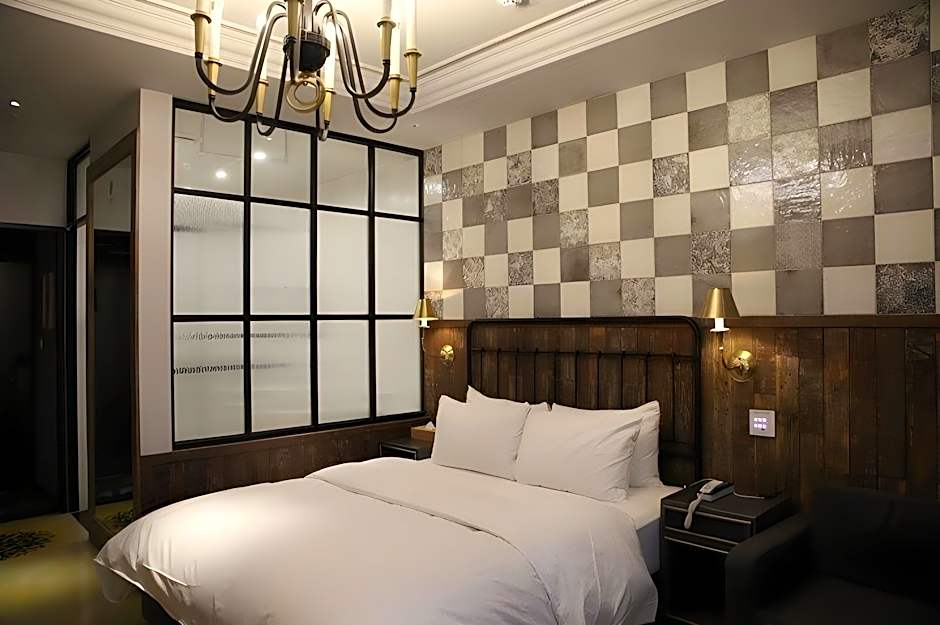 Hotel February Dong Seong Ro