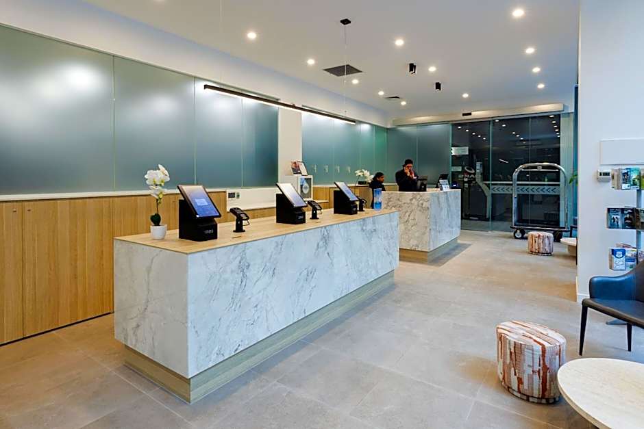 Oaks Melbourne on Collins Hotel