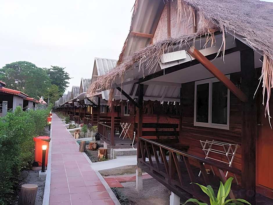 Charming Lipe Beach Resort