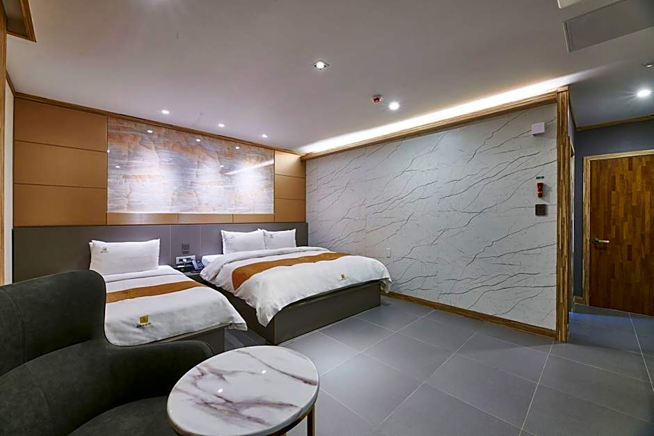 Aura Hotel