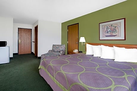 1 King Bed Mobility Accessible Room Non-Smoking