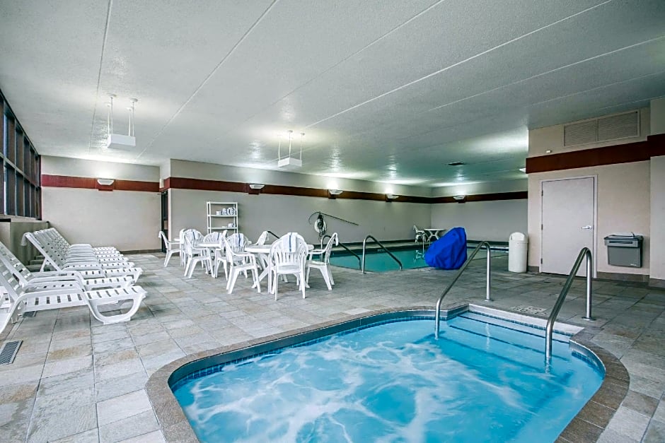 Comfort Inn & Suites Madison - Airport