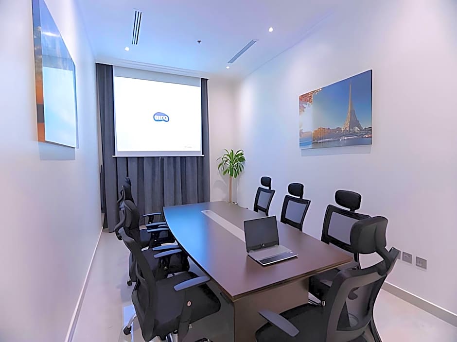 The Gate Hotel and Apartments