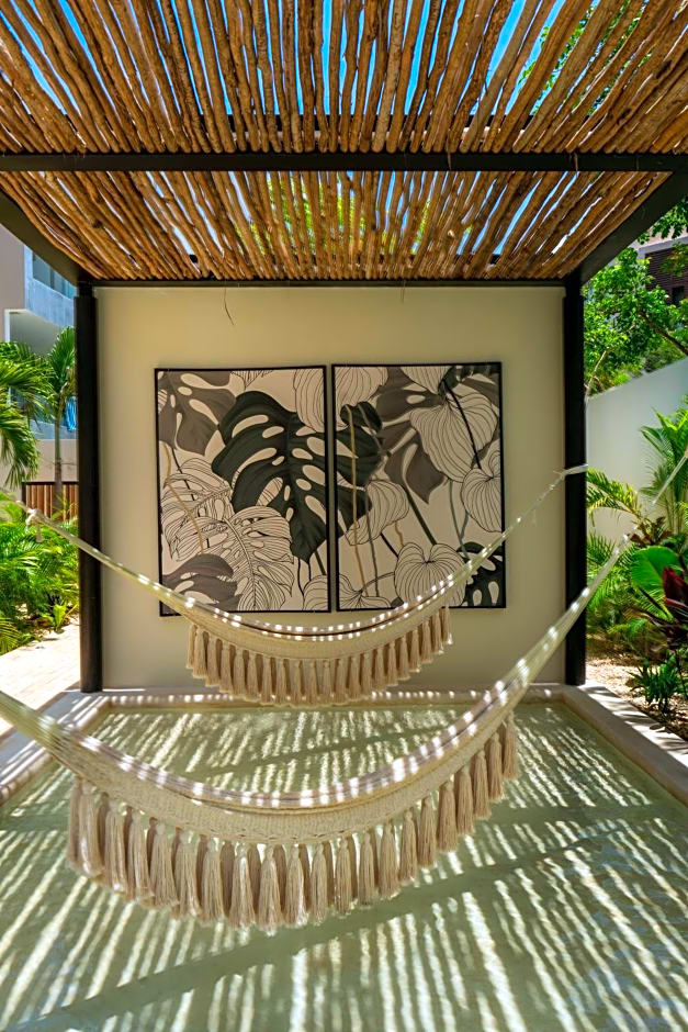 Private pool and rooftop for 3