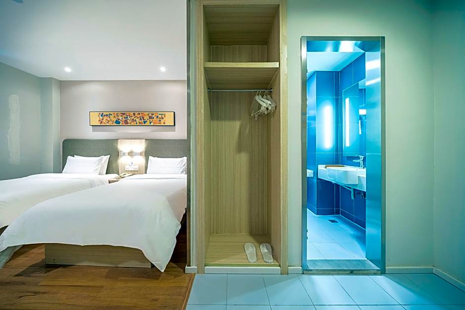 Hanting Hotel Shanghai Zhoupu Wanda Metro Station