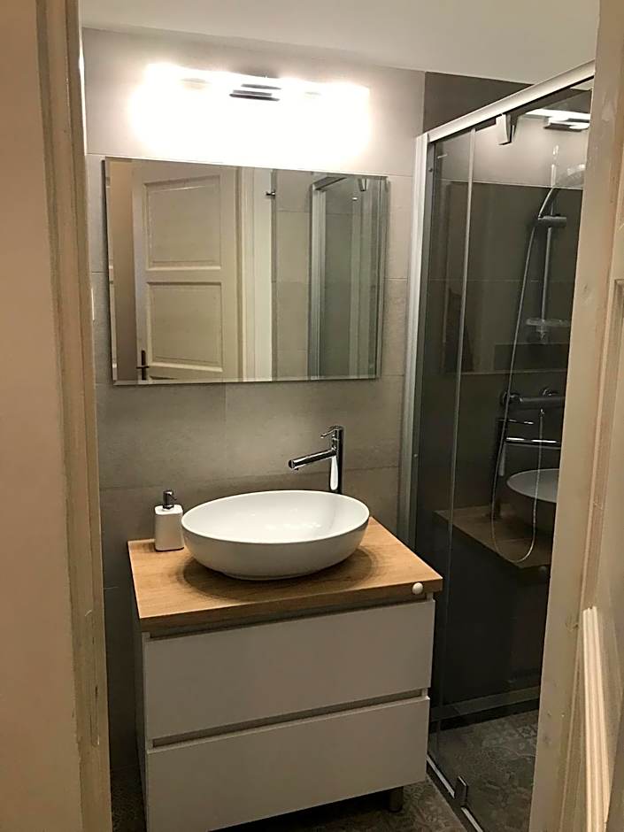Acacia Private Rooms & Studios