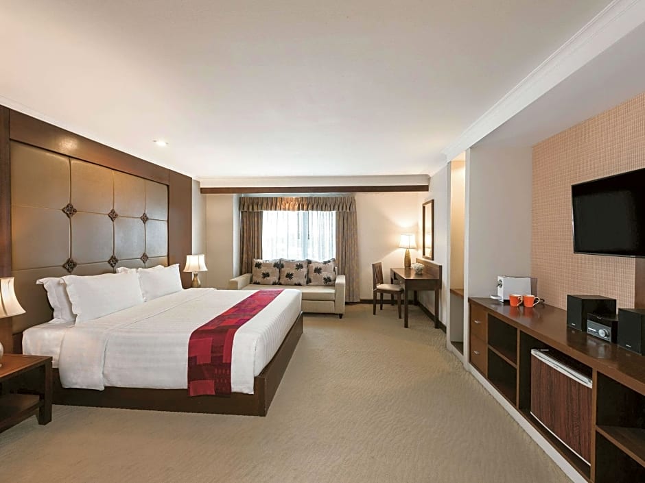 Photo 1 of 2 of Family Suite