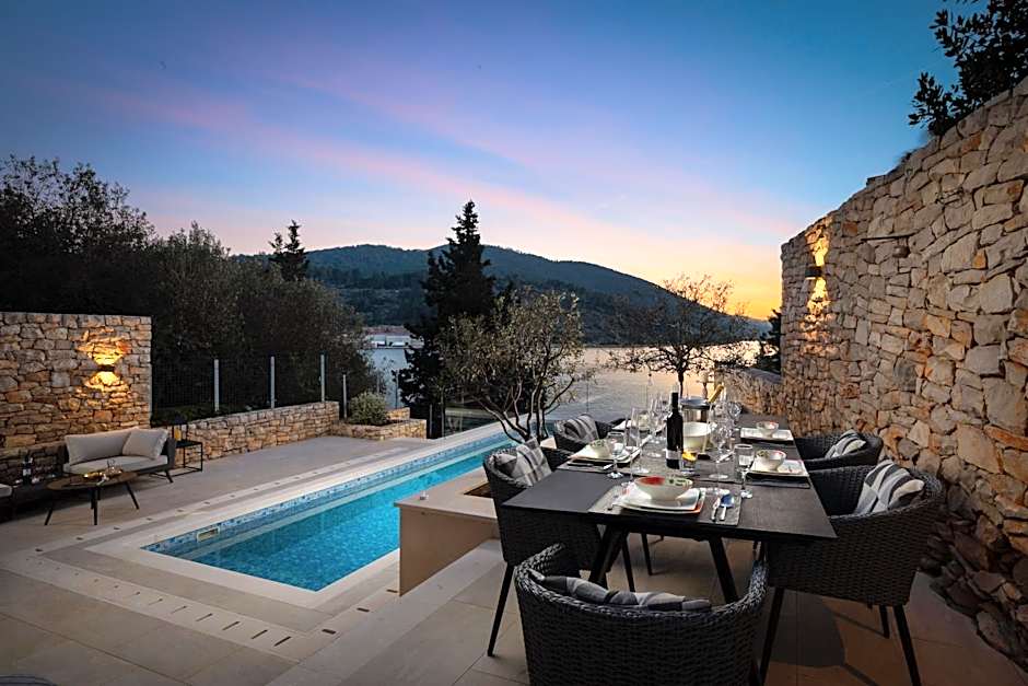 Beachfront Villa Grain of Salt with Pool