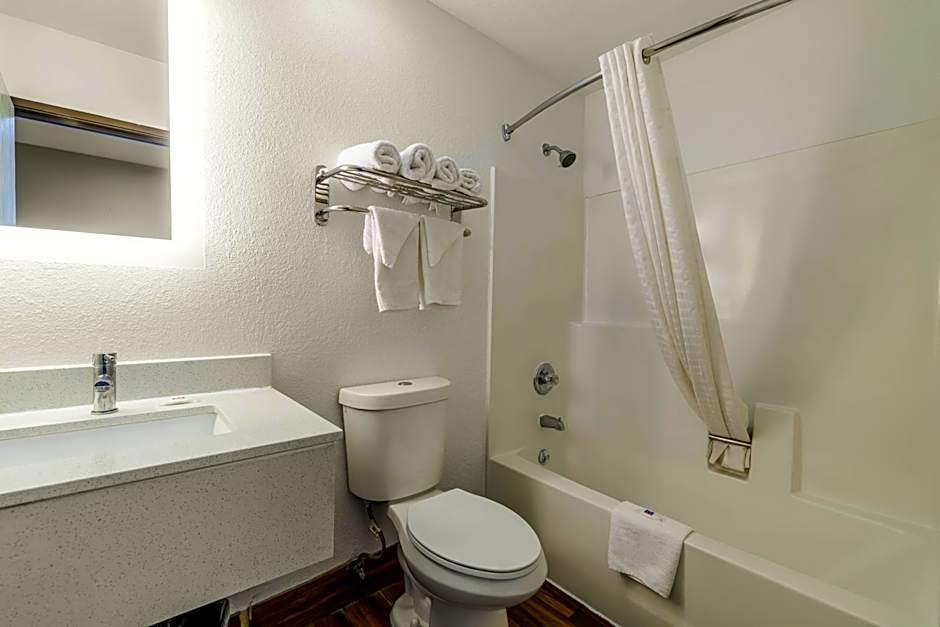Days Inn & Suites by Wyndham Flagstaff I-40