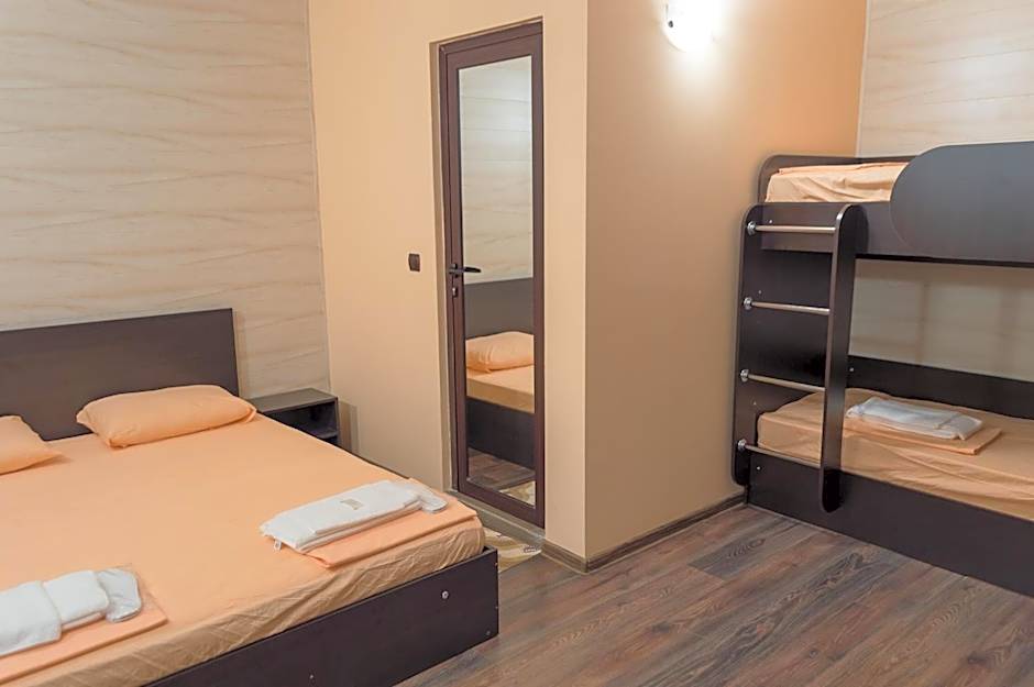 Foto 1 von 3 von Quadruple Room