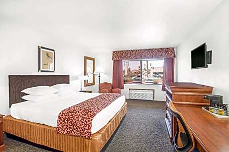 1 King Bed, Non-Smoking