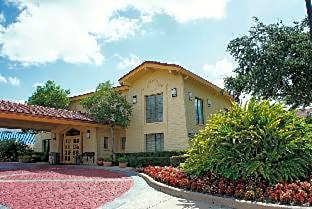 King Suite - Non-Smoking