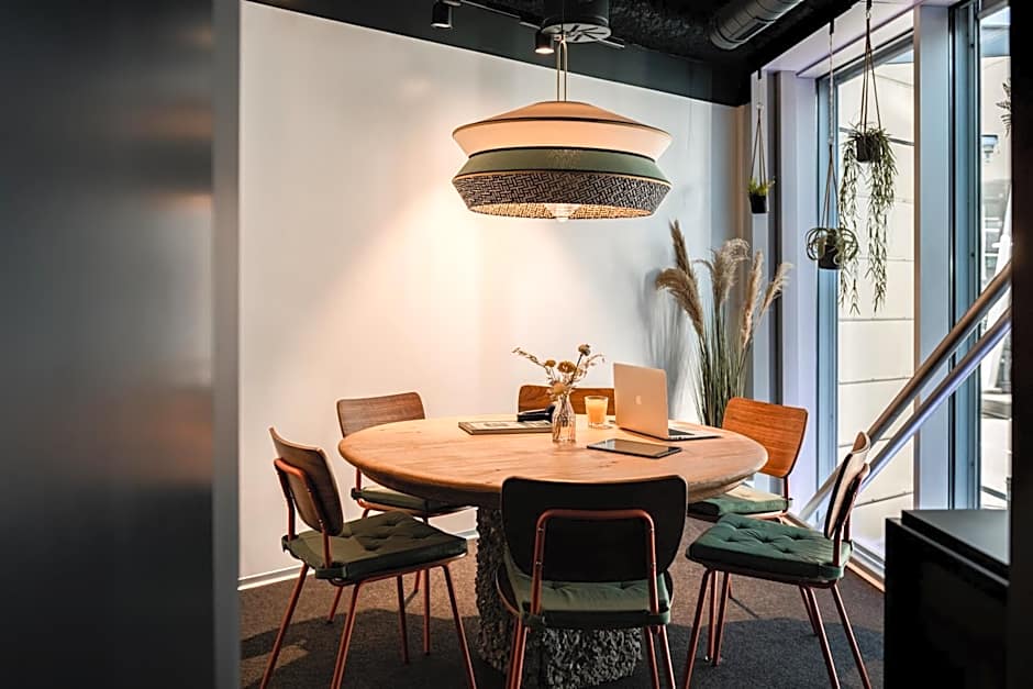 Capsule Hotel - Alpine Garden Zurich Airport