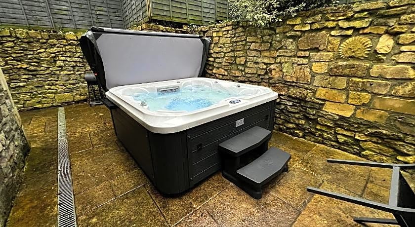 Locksbrook Lodge - Hot Tub - Spacious Outdoor Space