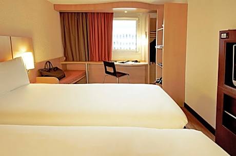 Standard Room with Two Single Beds