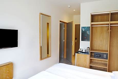 Family Connecting Rooms