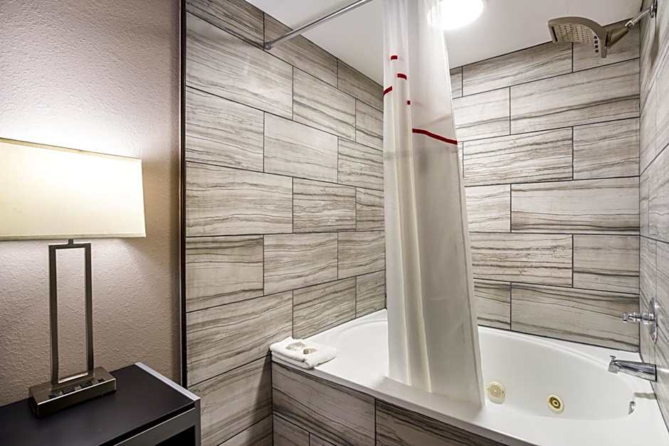 Red Roof Inn & Suites Athens, AL