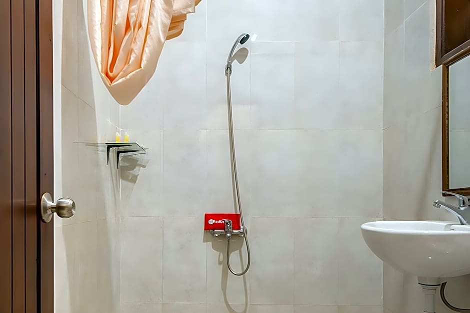 RedDoorz Plus near Balai Kota Batu 2
