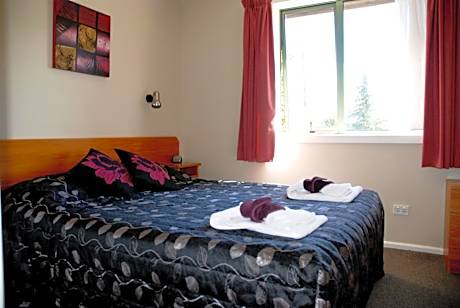 One-Bedroom Queen Chalet