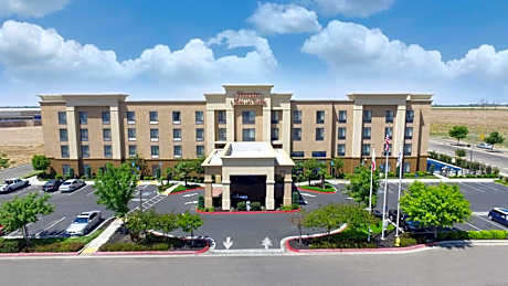 Hampton Inn By Hilton And Suites Madera