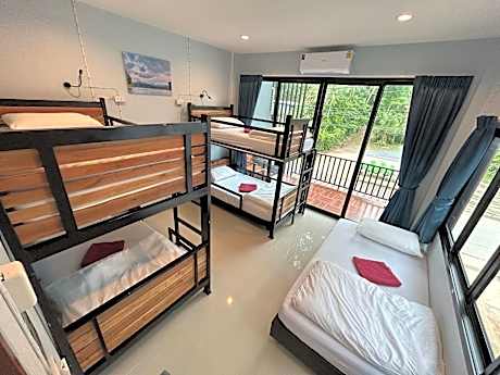 Single Bed in Mixed Dormitory Room