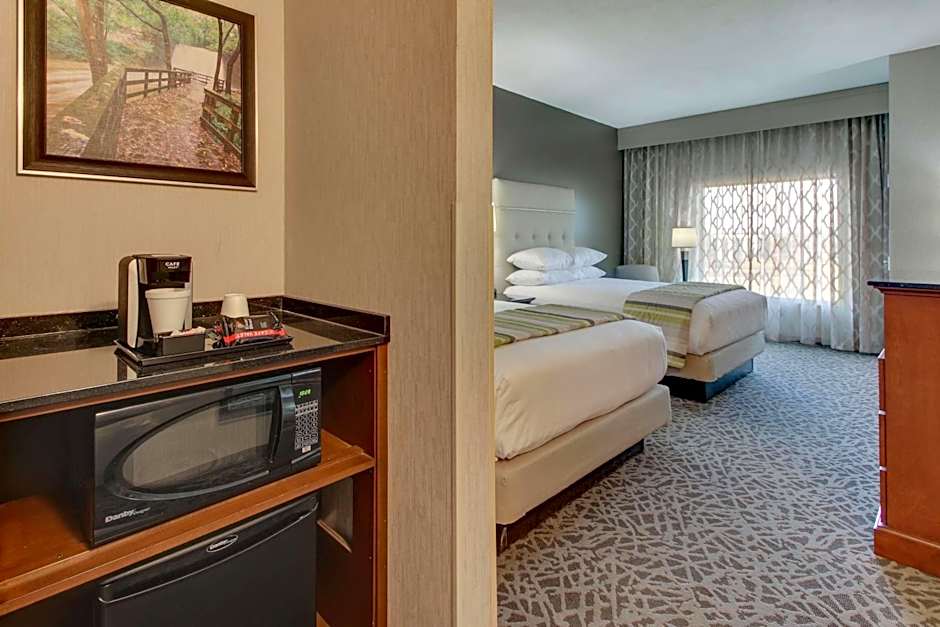 Drury Inn & Suites Cleveland Beachwood