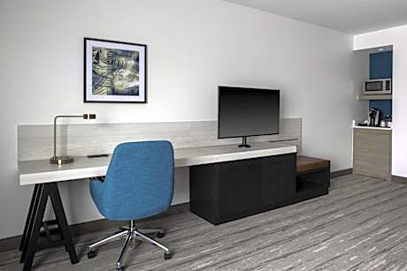 King Room with Accessible Tub - Mobility Access