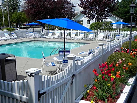 Elmwood Resort Hotel