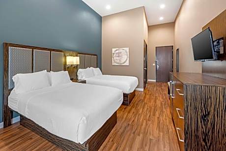 Queen Room with Two Queen Beds - Pet Friendly