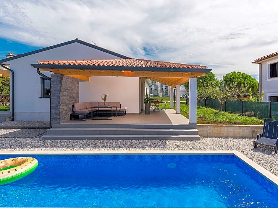 Villa in Novigrad with Private Pool and Beach