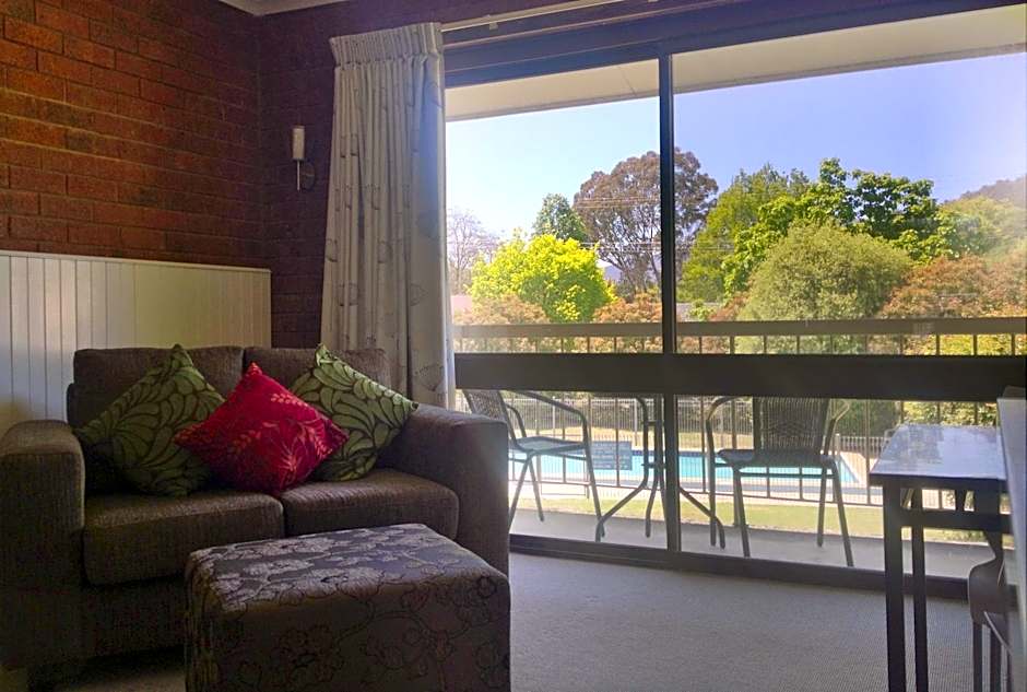 Motel Sierra - Bright