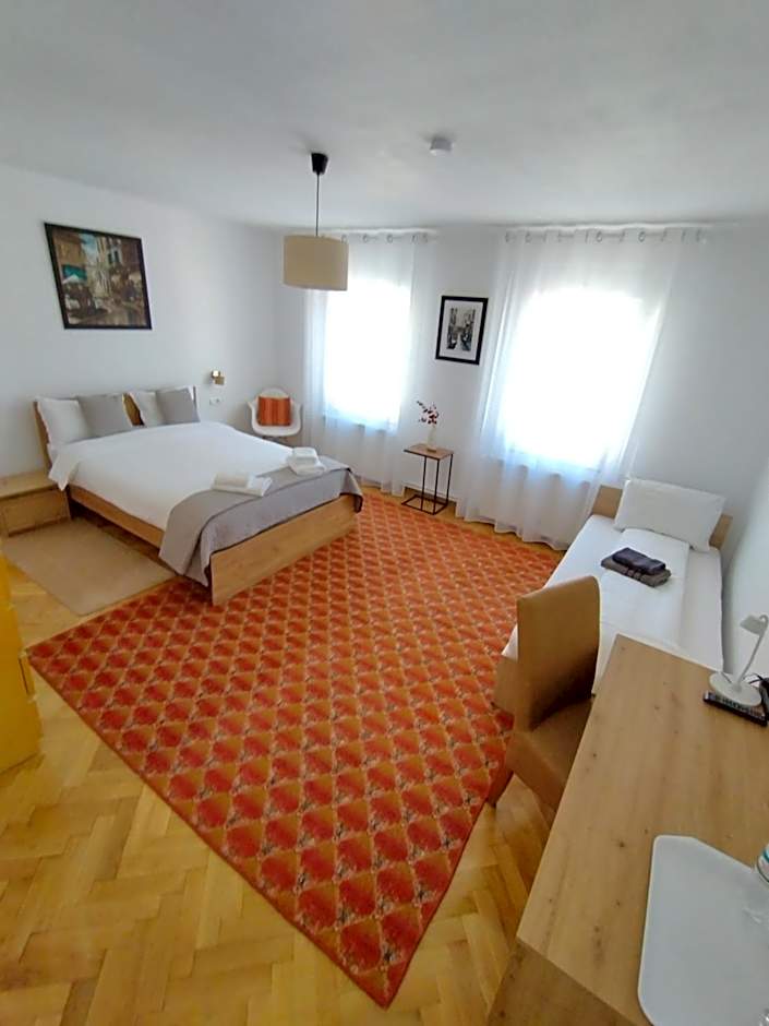 FRIENDS Studios - Central Station - Self check-in