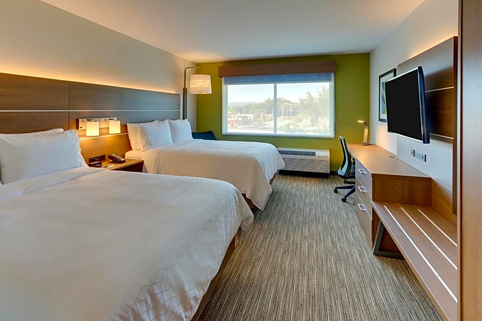 Holiday Inn Express & Suites Roanoke - Civic Center