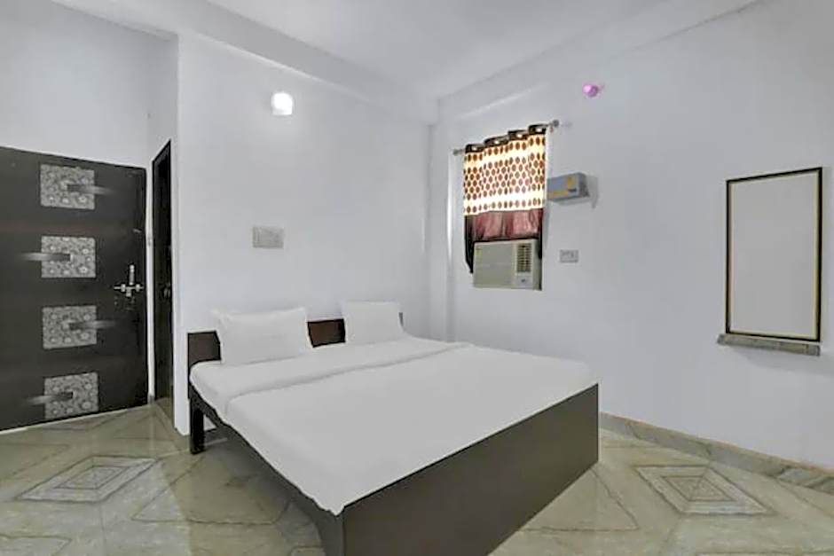 Goroomgo Shiv Ganga Guest House - Near Kashi Vishwanath Temple