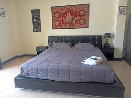 Deluxe Suite with Balcony & Street View