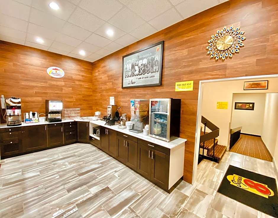 Super 8 by Wyndham Winona MN