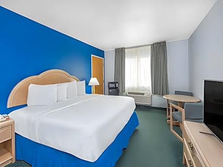 1 King Bed Non-Smoking