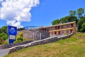 Golden Hill Inn-Danbury