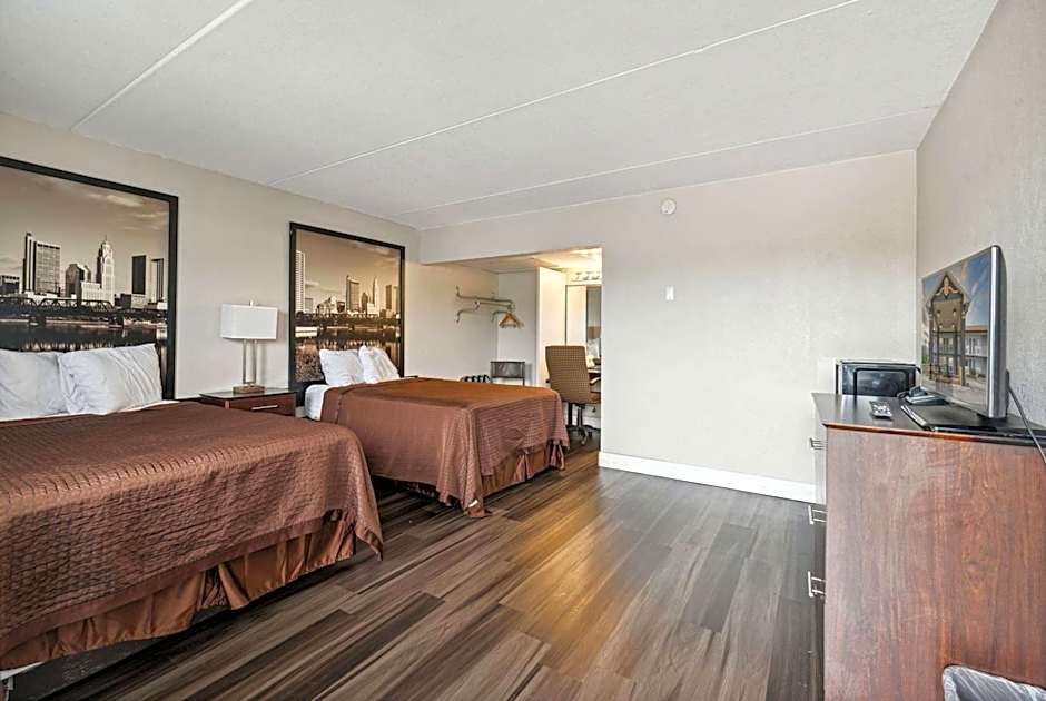 Super 8 by Wyndham Millbury/Toledo