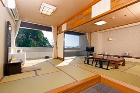 Japanese-Style Deluxe Room with Shared Bathroom