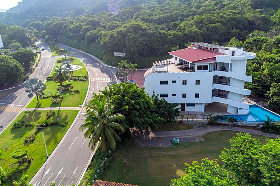 LA LOMA SUITES