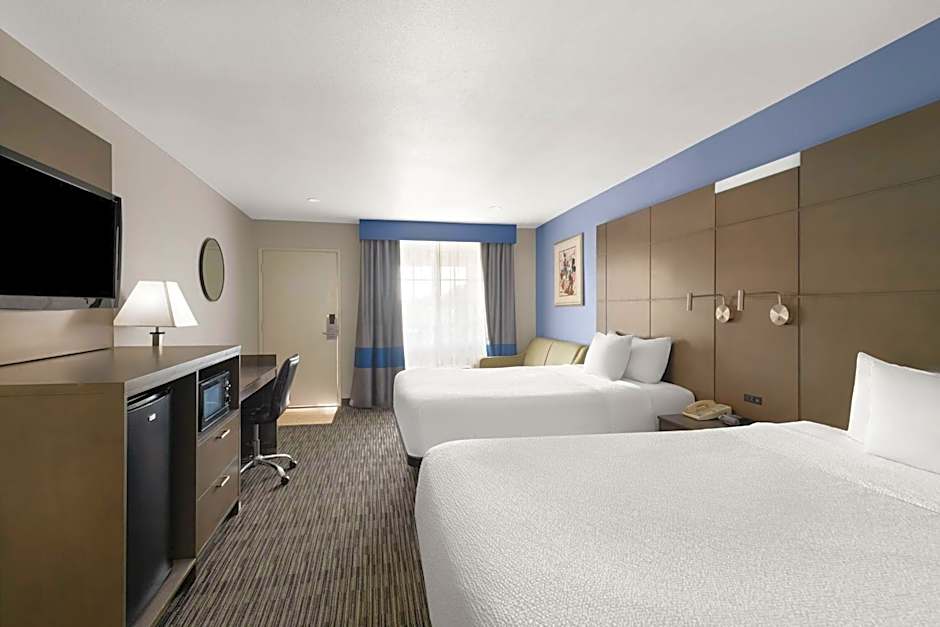 Travelodge Inn & Suites by Wyndham Anaheim on Disneyland Dr