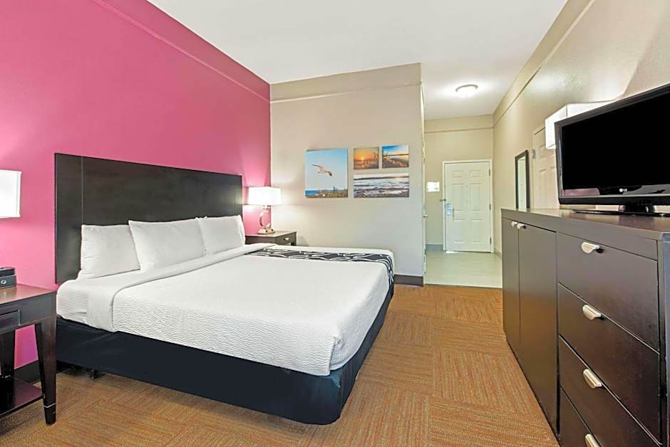 La Quinta Inn & Suites by Wyndham Winnie