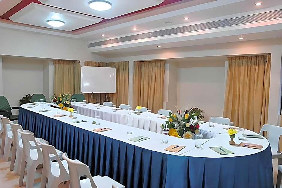 Hotel Gnanam Thanjavur