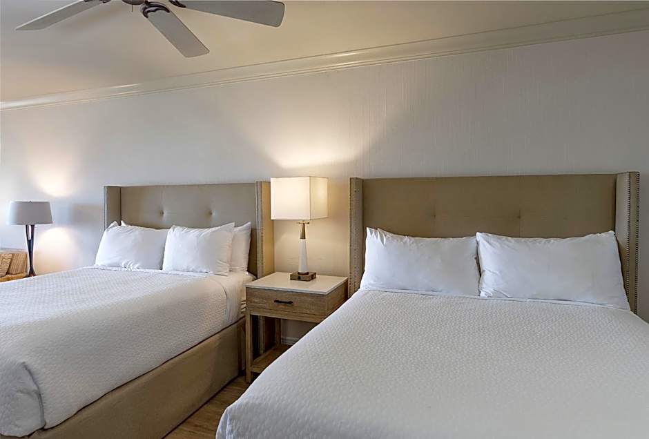 Pelican Inn & Suites