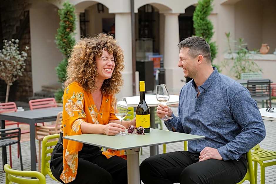 Barka Galéria Hotel és Étterem