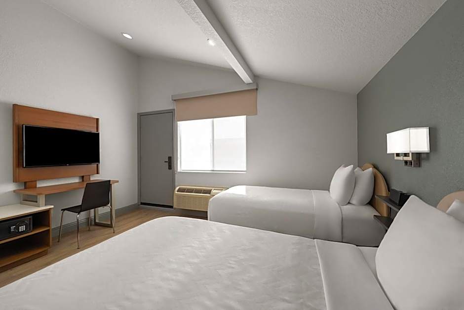 Super 8 by Wyndham Fort Bragg