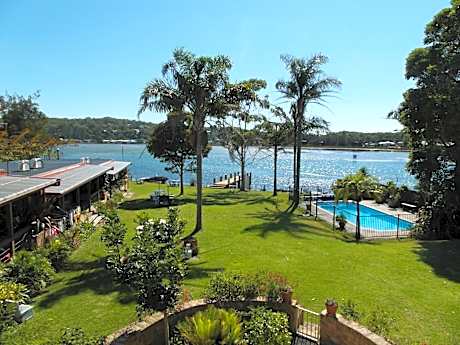 Lake Edge Apartments